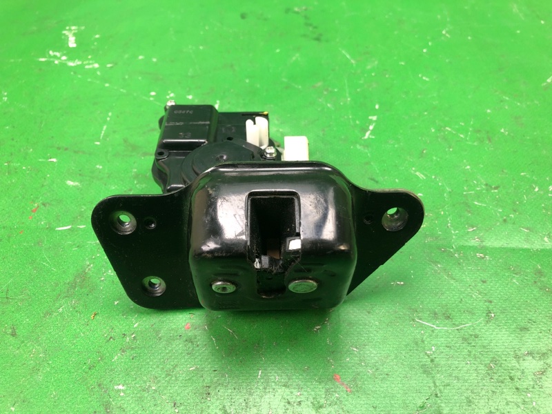 Запчасть замок крышки багажника DODGE JOURNEY 08-20 2008 JC 3.5 EGF 4589243AC Б/У Замок крышки багажника DODGE JOURNEY 08-20 2008 JC 3.5 EGF 4589243AC Б/У