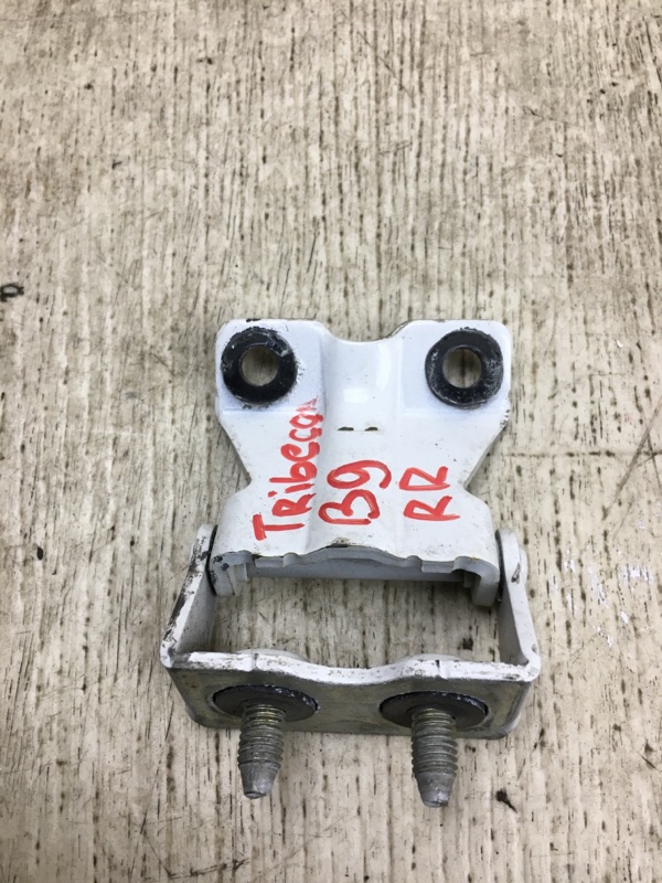 Петля крышки багажника задняя правая TRIBECA B9 05-07