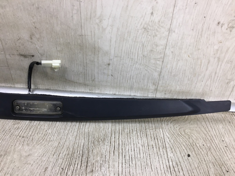 Панель подсветки номера задний TRIBECA B9 05-07