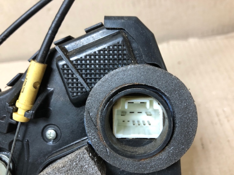 Замок двери передний правый SOLARA 03-09 COUPE 2.4 2AZFE