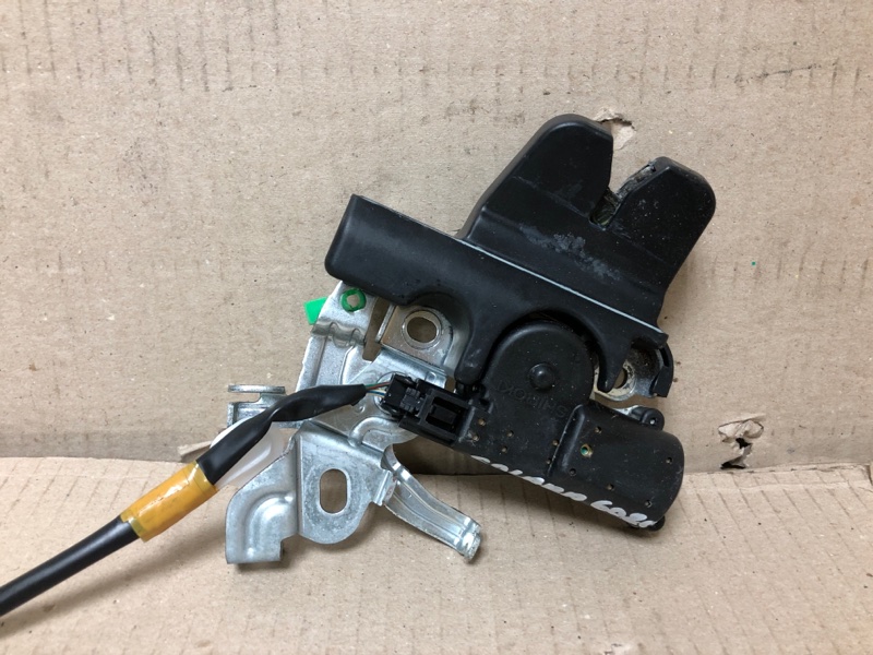 Запчасть замок крышки багажника TOYOTA SOLARA 03-09 COUPE 2.4 2AZFE 64600-AA010 Б/У Замок крышки багажника TOYOTA SOLARA 03-09 COUPE 2.4 2AZFE 64600-AA010 Б/У