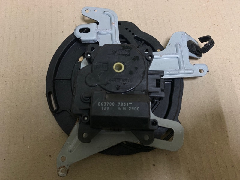 Моторчик заслонки печки CAMRY 30 02-06 2006 Седан 2.4 2AZFE Моторчик заслонки печки CAMRY 30 02-06 2006 Седан 2.4 2AZFE