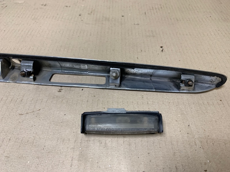 Панель подсветки номера CAMRY 30 02-06 2006 Седан 2.4 2AZFE