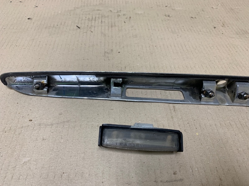 Панель подсветки номера CAMRY 30 02-06 2006 Седан 2.4 2AZFE