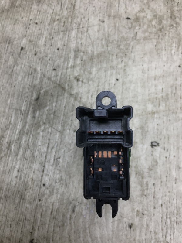 Кнопка стеклоподъемника задняя левая NISSAN X-TRAIL/ROGUE T32 13-20 T32 2.5 QR25DE