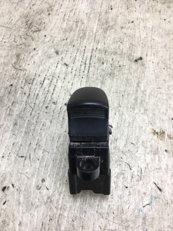 Кнопка стеклоподъемника задняя правая NISSAN X-TRAIL/ROGUE T32 13-20 T32 2.5 QR25DE