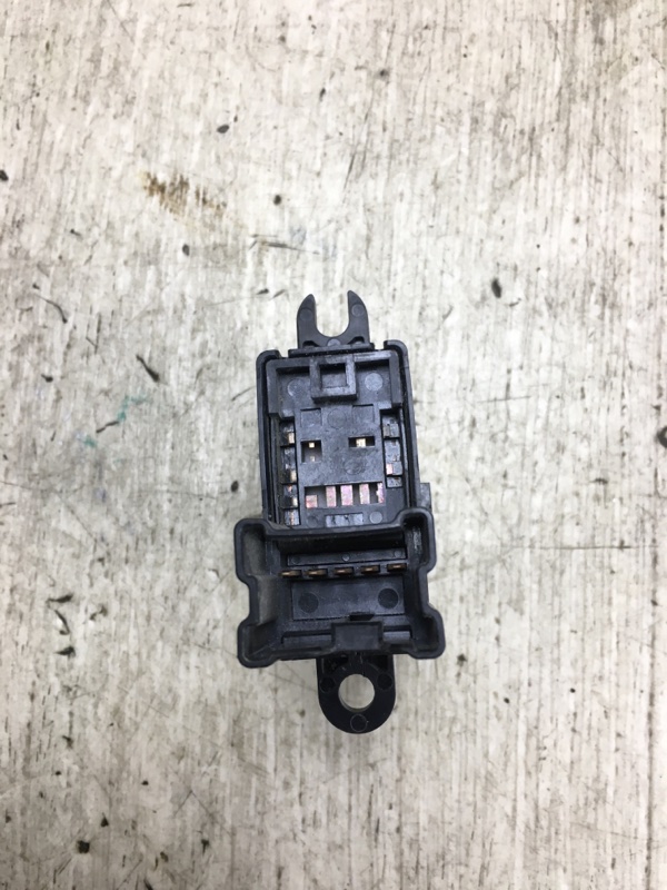 Кнопка стеклоподъемника задняя правая X-TRAIL/ROGUE T32 13-20 2017 T32 2.5 QR25DE