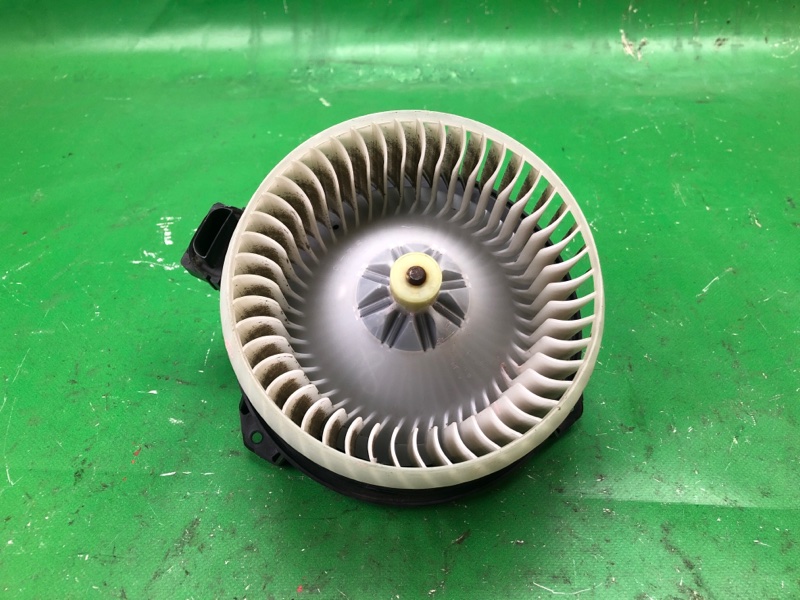 Запчасть моторчик печки JEEP COMPASS 06-16 2013 MK49 2.4 ED3 5191345AA Б/У Моторчик печки JEEP COMPASS 06-16 2013 MK49 2.4 ED3 5191345AA Б/У