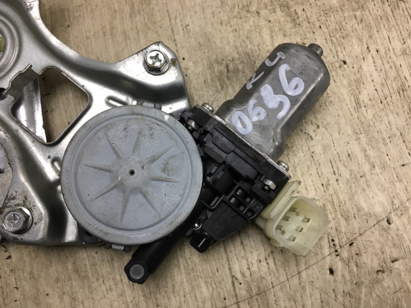 Стеклоподъемник задний левый NISSAN X-TRAIL/ROGUE T32 13-20 T32 2.5 QR25DE Стеклоподъемник задний левый NISSAN X-TRAIL/ROGUE T32 13-20 T32 2.5 QR25DE