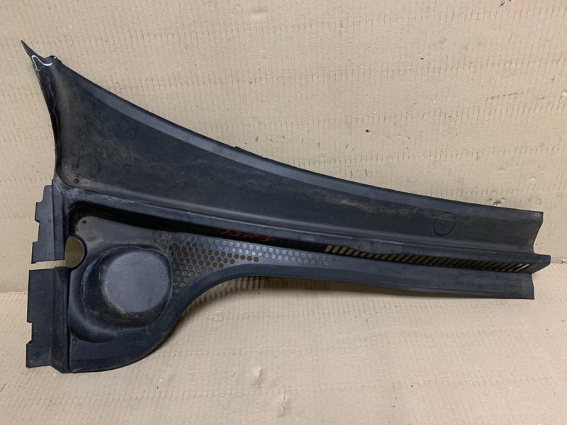 Пластик под лобовое стекло / Жабо правый VOLKSWAGEN JETTA USA 10-17 2016 Седан 1.4L TSI I-4 Turbocharged 5C7 819 404 A Б/У