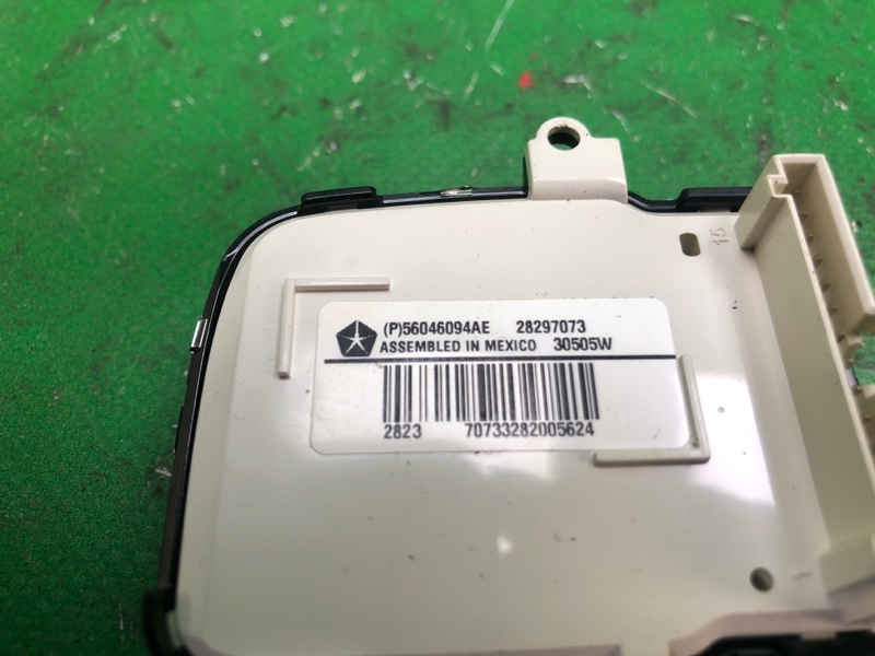 Кнопки на руль правые JEEP COMPASS 06-16 MK49 2.4 ED3 Кнопки на руль правые JEEP COMPASS 06-16 MK49 2.4 ED3