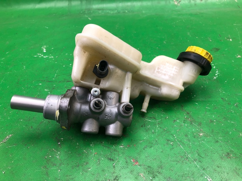 Запчасть главный тормозной цилиндр JEEP COMPASS 06-16 2013 MK49 2.4 ED3 5175093AA Б/У Главный тормозной цилиндр JEEP COMPASS 06-16 2013 MK49 2.4 ED3 5175093AA Б/У