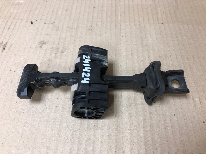 Ограничитель двери задний VOLKSWAGEN PASSAT B8 14- 2018 Седан 2.0 DDSA 561 839 249 C Б/У