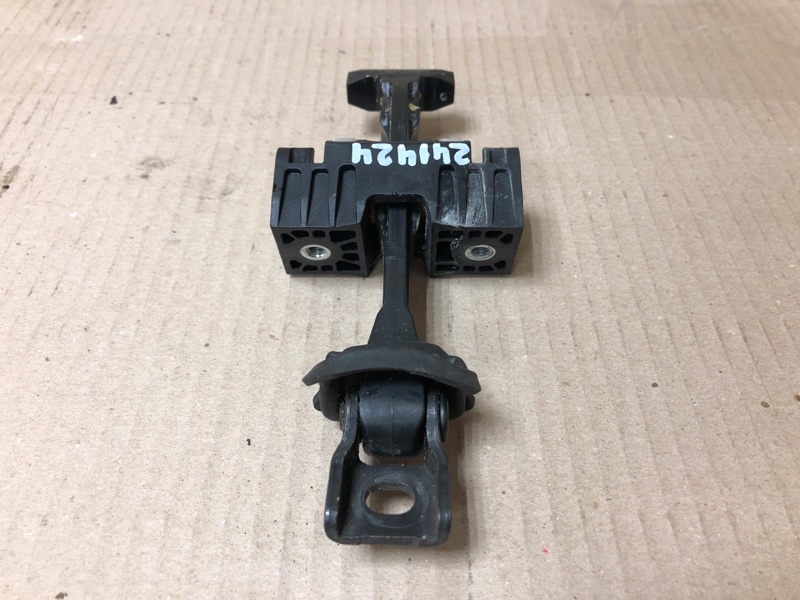 Ограничитель двери задний VOLKSWAGEN PASSAT B8 14- Седан 2.0 DDSA