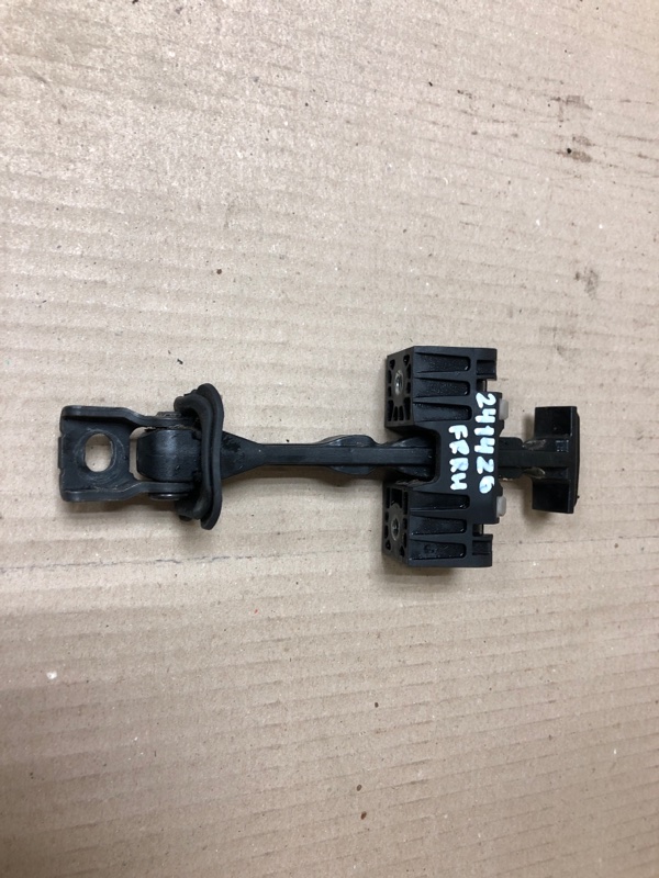 Ограничитель двери передний VOLKSWAGEN PASSAT B8 14- Седан 2.0 DDSA