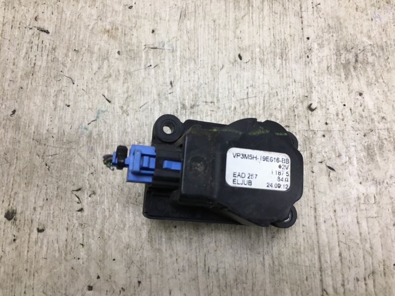 Моторчик заслонки печки FORD ESCAPE 12-19 2012 TM2 2.0 HDTX AV6Z-19E616-B Б/У