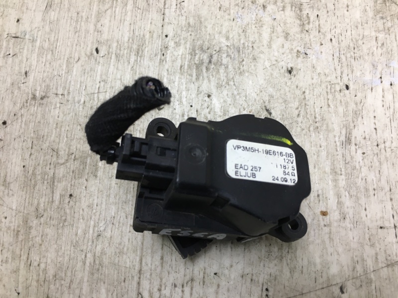Запчасть моторчик заслонки печки FORD ESCAPE 12-19 2012 TM2 2.0 HDTX AV6Z-19E616-A Б/У Моторчик заслонки печки FORD ESCAPE 12-19 2012 TM2 2.0 HDTX AV6Z-19E616-A Б/У