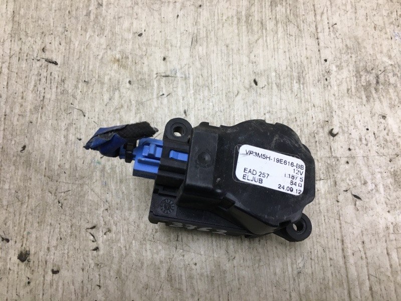 Моторчик заслонки печки FORD ESCAPE 12-19 2012 TM2 2.0 HDTX AV6Z-19E616-B Б/У