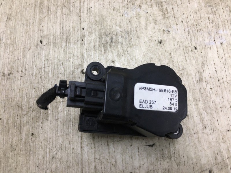 Моторчик заслонки печки FORD ESCAPE 12-19 2012 TM2 2.0 HDTX AV6Z-19E616-B Б/У