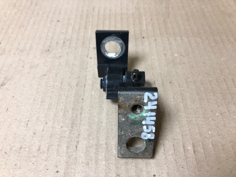 Петля двери нижняя задняя правая VOLKSWAGEN PASSAT B8 14- 2018 Седан 2.0 DDSA 7N0 831 402 A Б/У