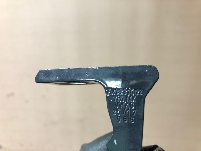 Петля двери верхняя задняя правая PASSAT B8 14- 2018 Седан 2.0 DDSA