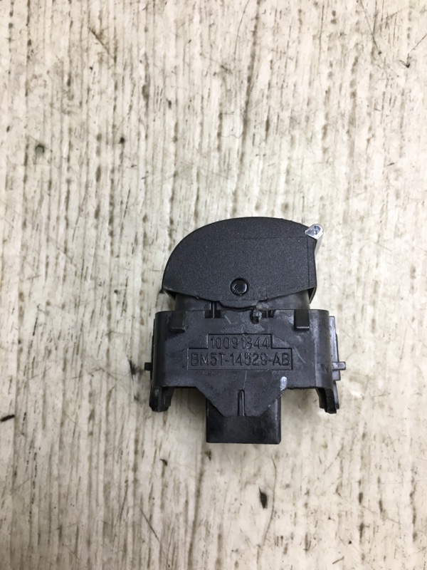 Кнопка стеклоподъемника задняя правая ESCAPE 12-19 2012 TM2 2.0 HDTX Кнопка стеклоподъемника задняя правая ESCAPE 12-19 2012 TM2 2.0 HDTX