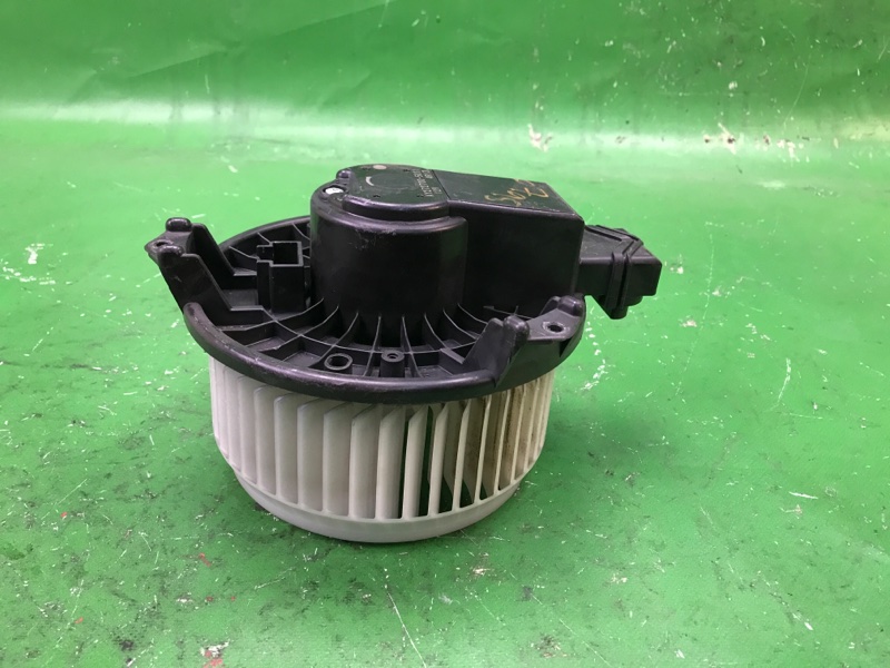 Запчасть моторчик печки JEEP PATRIOT 10-17 2014 MK74 2.4 ED3 5191345AA Б/У Моторчик печки JEEP PATRIOT 10-17 2014 MK74 2.4 ED3 5191345AA Б/У