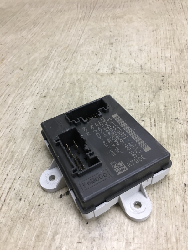 Блок электронный передний правый FORD ESCAPE 12-19 TM2 2.0 HDTX Блок электронный передний правый FORD ESCAPE 12-19 TM2 2.0 HDTX