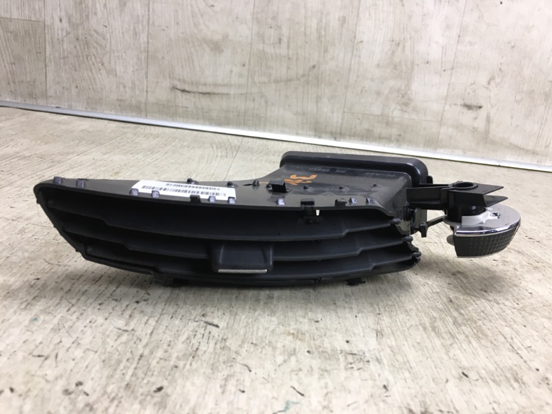 Дефлектор воздушный правый ESCAPE 12-19 2012 TM2 2.0 HDTX