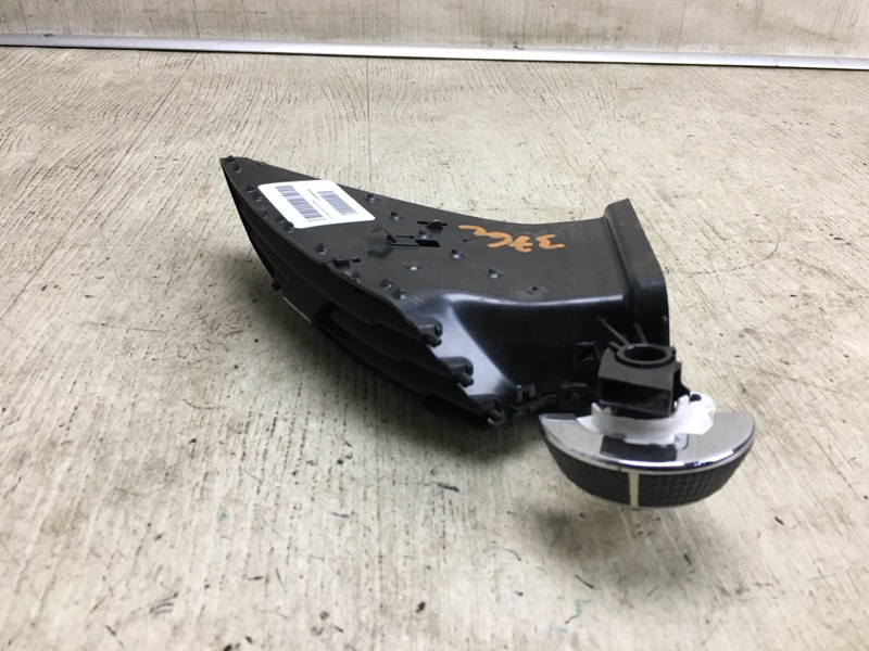 Дефлектор воздушный правый ESCAPE 12-19 2012 TM2 2.0 HDTX