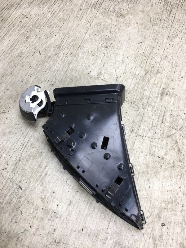 Дефлектор воздушный правый ESCAPE 12-19 2012 TM2 2.0 HDTX