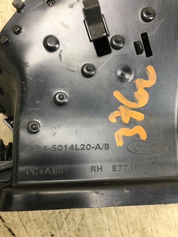 Дефлектор воздушный правый ESCAPE 12-19 2012 TM2 2.0 HDTX