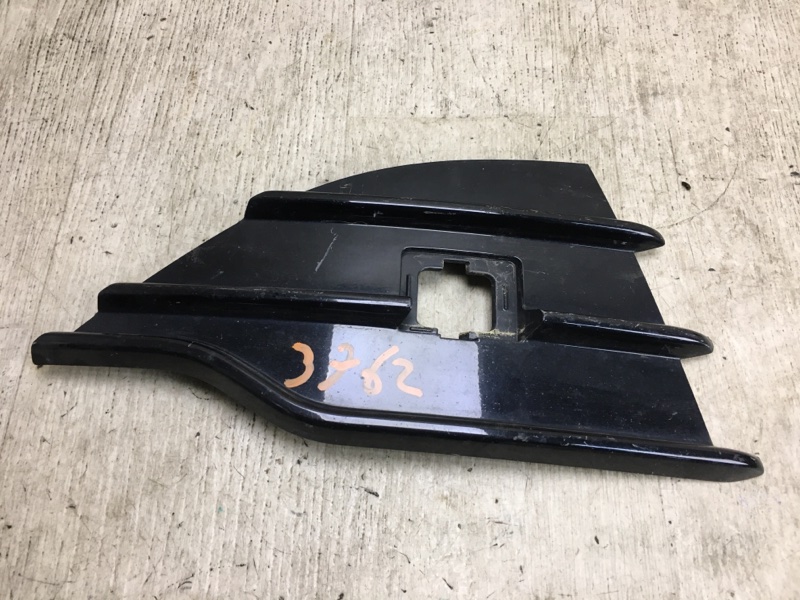 Запчасть накладка противотуманной фары передняя правая FORD ESCAPE 12-19 2012 TM2 2.0 HDTX CJ5Z-17E810-BACP Б/У Накладка противотуманной фары передняя правая FORD ESCAPE 12-19 2012 TM2 2.0 HDTX CJ5Z-17E810-BACP Б/У