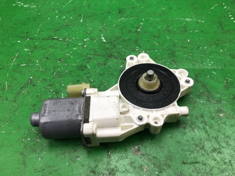 Моторчик стеклоподъемника задний правый JEEP PATRIOT 10-17 2014 MK74 2.4 ED3 5179962AA Б/У