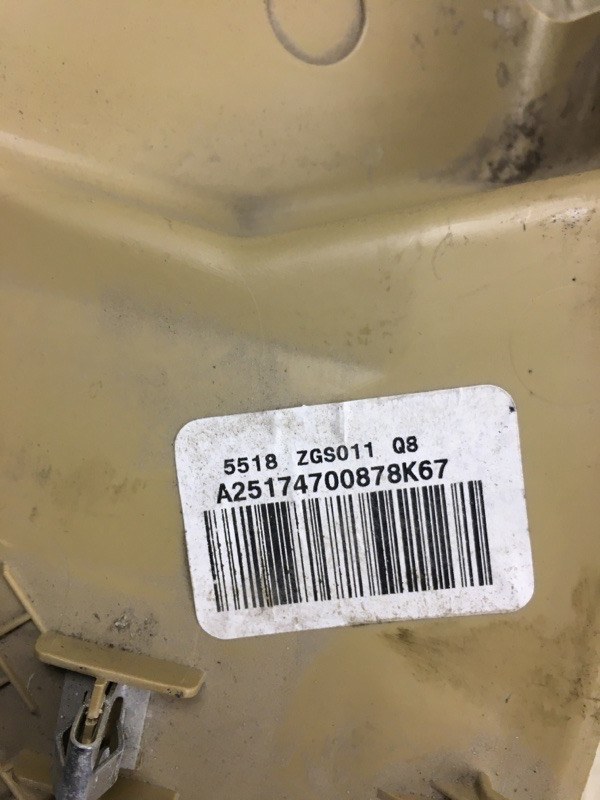 Накладка крышки багажника R-CLASS W251 05-13 2007 Минивэн OM642950 3.2L Накладка крышки багажника R-CLASS W251 05-13 2007 Минивэн OM642950 3.2L