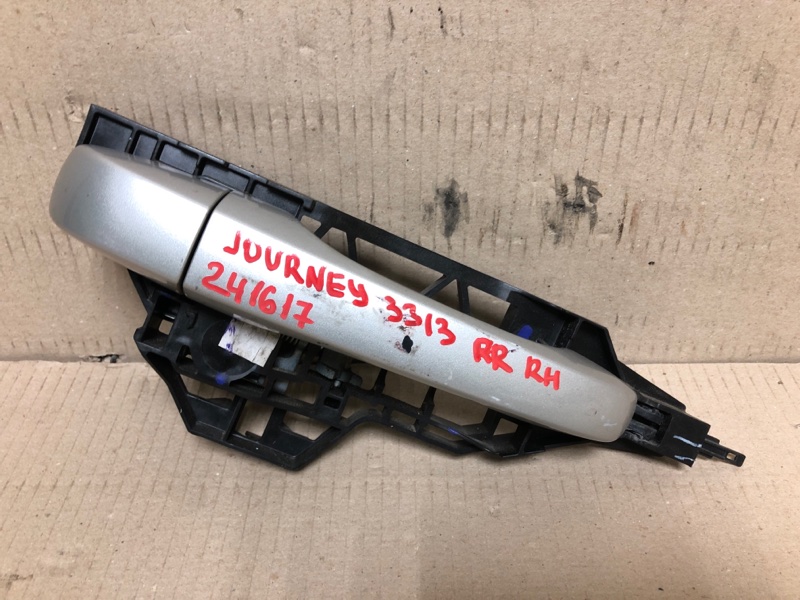 Запчасть ручка двери наружная задняя правая DODGE JOURNEY 08-20 2012 Внедорожник 3.6 ERB 1RH65WS2AD Б/У Ручка двери наружная задняя правая DODGE JOURNEY 08-20 2012 Внедорожник 3.6 ERB 1RH65WS2AD Б/У