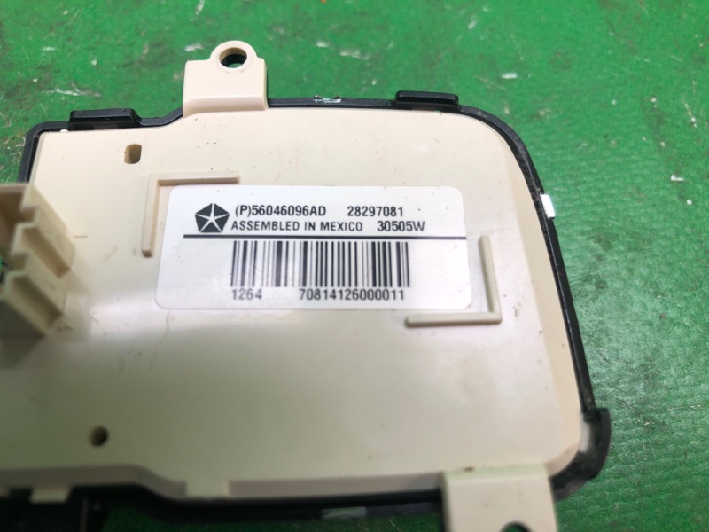 Кнопки на руль левые JEEP PATRIOT 10-17 MK74 2.4 ED3 Кнопки на руль левые JEEP PATRIOT 10-17 MK74 2.4 ED3