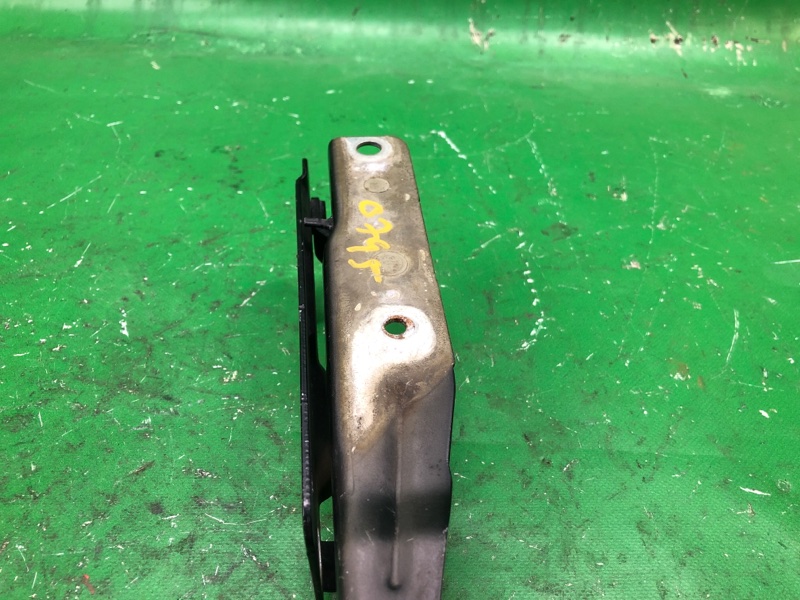 Петля капота левая PATRIOT 10-17 2014 MK74 2.4 ED3 Петля капота левая PATRIOT 10-17 2014 MK74 2.4 ED3