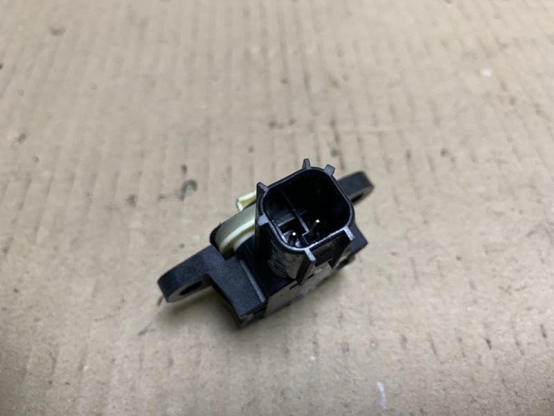 Датчик удара передний правый FORD FUSION 14- Седан C20EDEF Датчик удара передний правый FORD FUSION 14- Седан C20EDEF