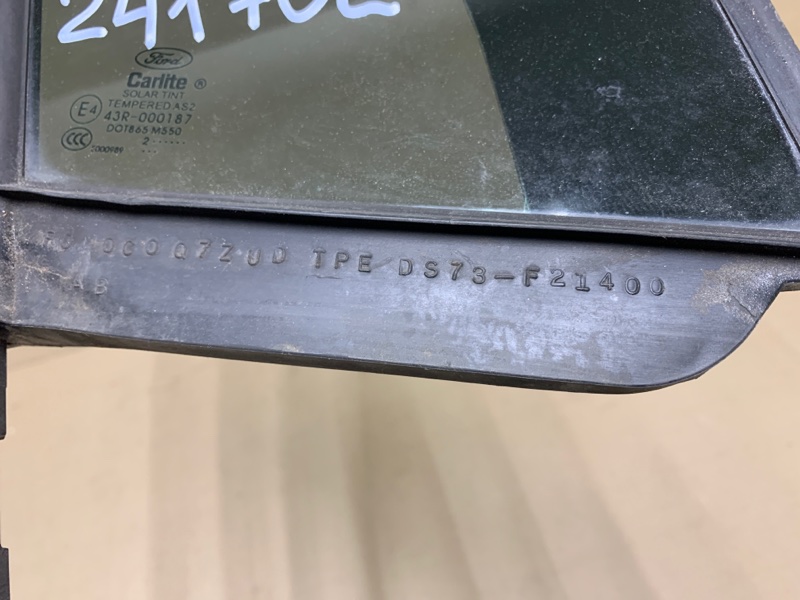 Стекло двери глухое переднее правое FUSION 14- 2013 Седан C20EDEF
