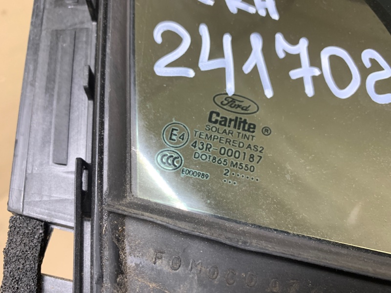 Стекло двери глухое переднее правое FUSION 14- 2013 Седан C20EDEF