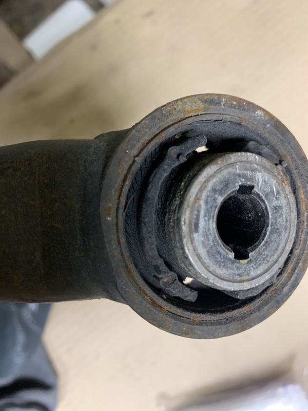 Рычаг задней подвески поперечный нижний FORD FUSION 14- Седан C20EDEF