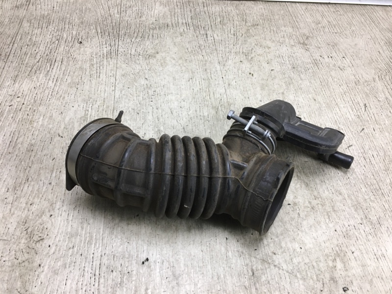 Патрубок воздушного фильтра NISSAN NV200 USA 13- 2020 M20XUS 2.0 MR20DE 16576-EL00B Б/У