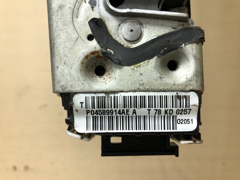 Замок двери задний правый JEEP CHEROKEE 14- Внедорожник 2.4 Замок двери задний правый JEEP CHEROKEE 14- Внедорожник 2.4