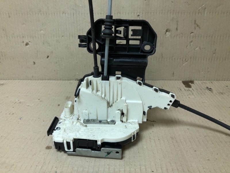 Замок двери задний правый CHEROKEE 14- 2017 Внедорожник 2.4 Замок двери задний правый CHEROKEE 14- 2017 Внедорожник 2.4