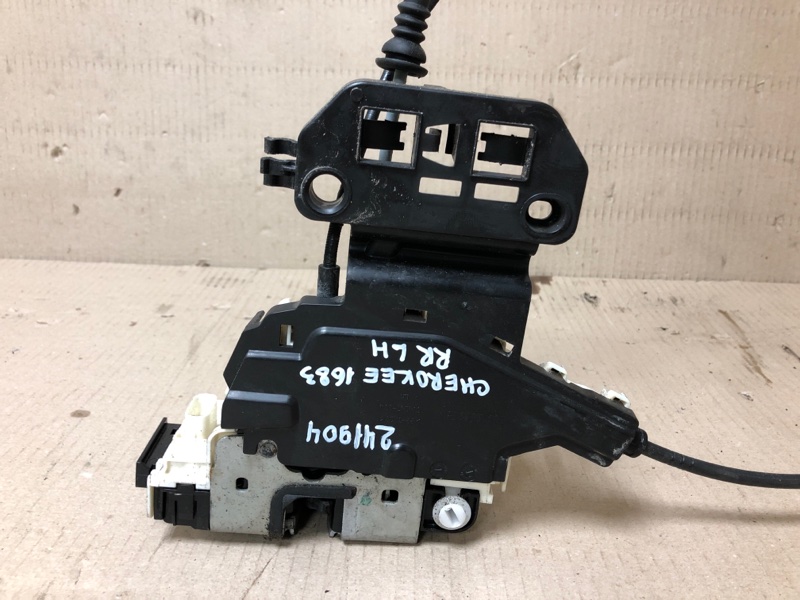 Запчасть замок двери задний левый JEEP CHEROKEE 14- 2017 Внедорожник 2.4 4589915AD Б/У Замок двери задний левый JEEP CHEROKEE 14- 2017 Внедорожник 2.4 4589915AD Б/У