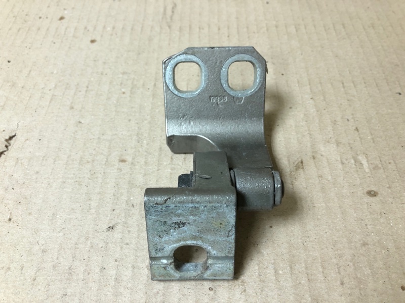 Петля двери нижняя задняя правая CHEROKEE 14- 2017 Внедорожник 2.4 Петля двери нижняя задняя правая CHEROKEE 14- 2017 Внедорожник 2.4