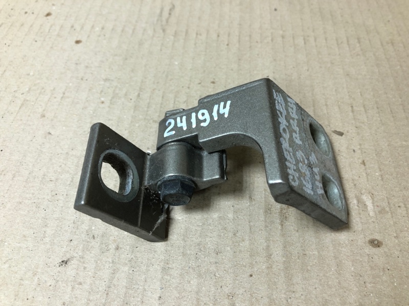 Петля двери нижняя задняя правая JEEP CHEROKEE 14- Внедорожник 2.4 Петля двери нижняя задняя правая JEEP CHEROKEE 14- Внедорожник 2.4