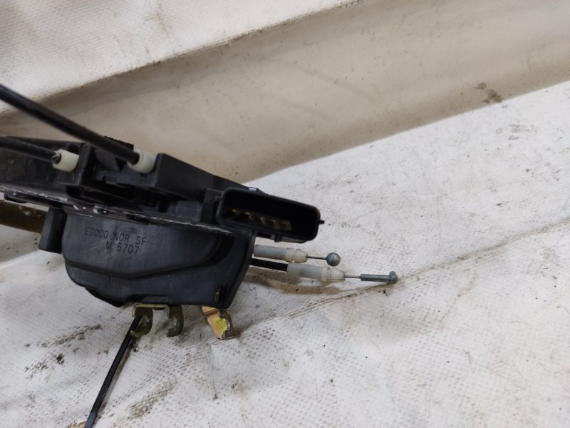 Замок двери передний правый M35/M45 04-10 Замок двери передний правый M35/M45 04-10