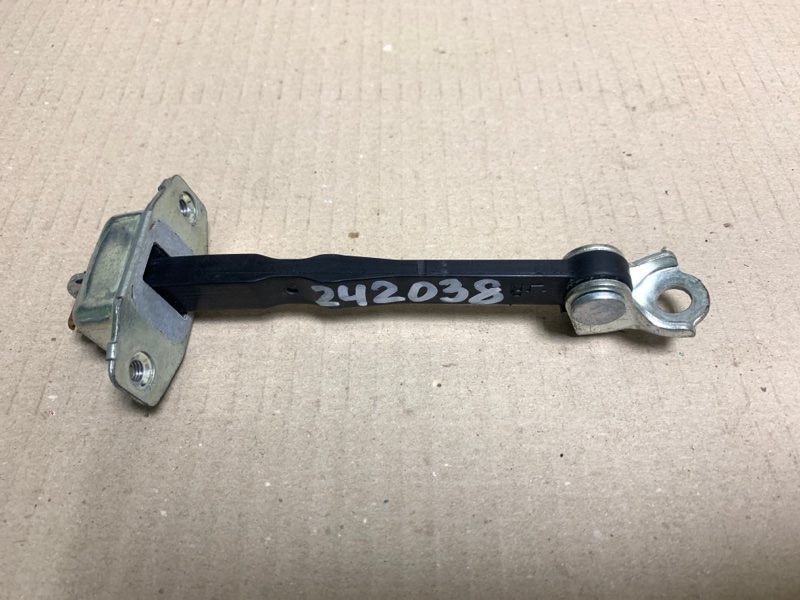 Ограничитель двери передний левый SUZUKI SX4 06-13 2008 Седан 2.0 J20A 81810-57L01 Б/У